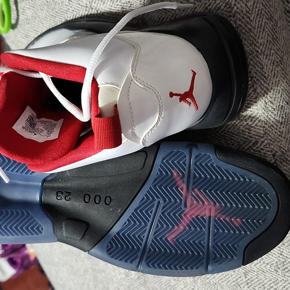 Women's Jordans White Black and Red - Picture 5 of 5